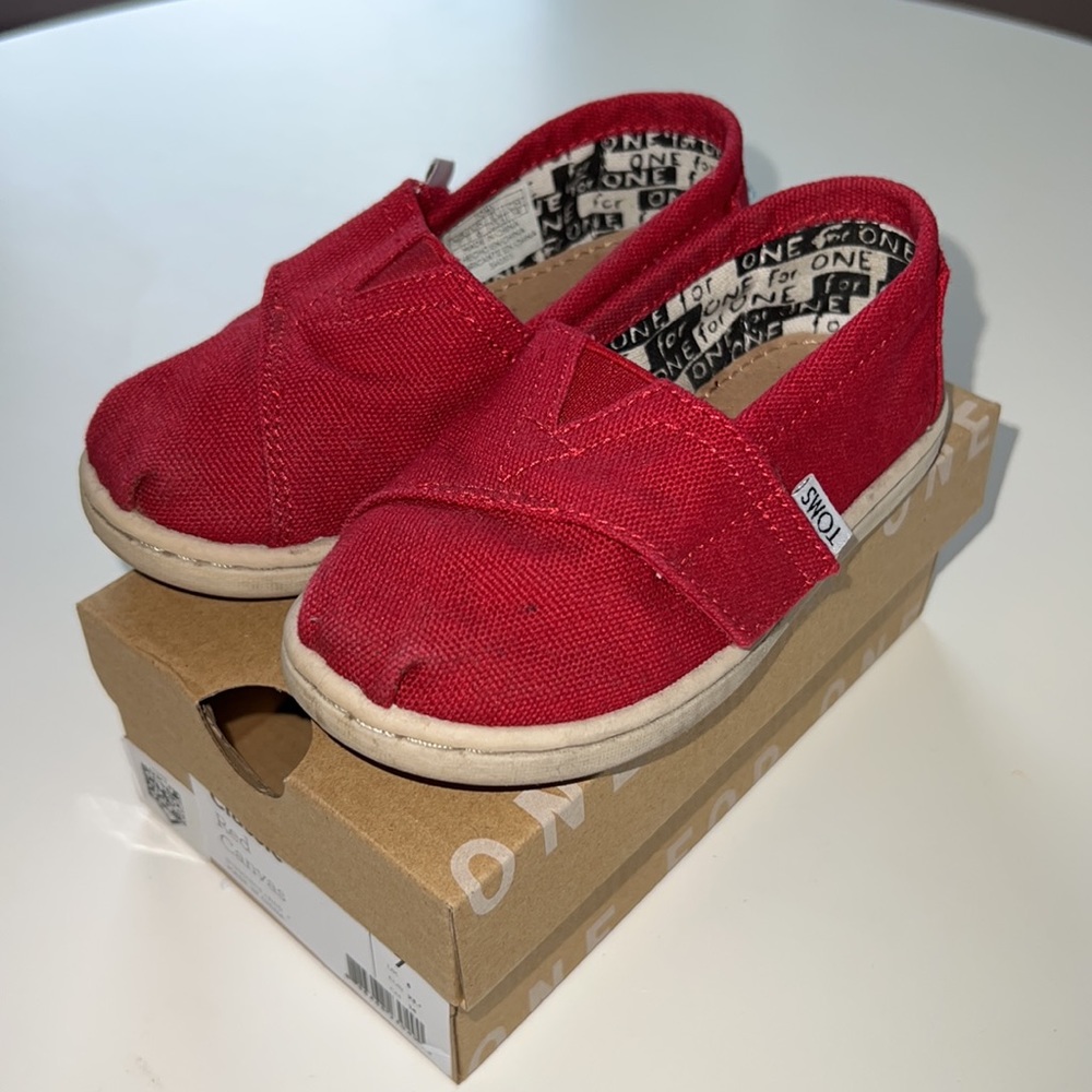 Red Classic Tiny Toms